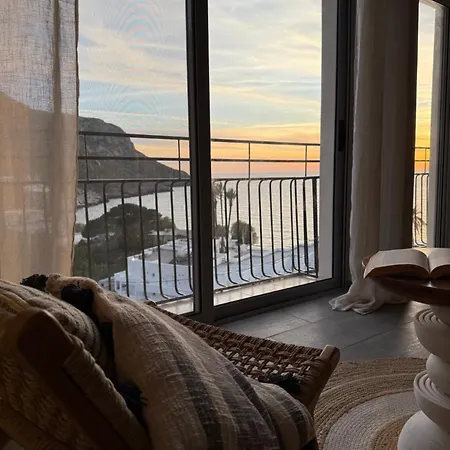Alga Luxury Inn *